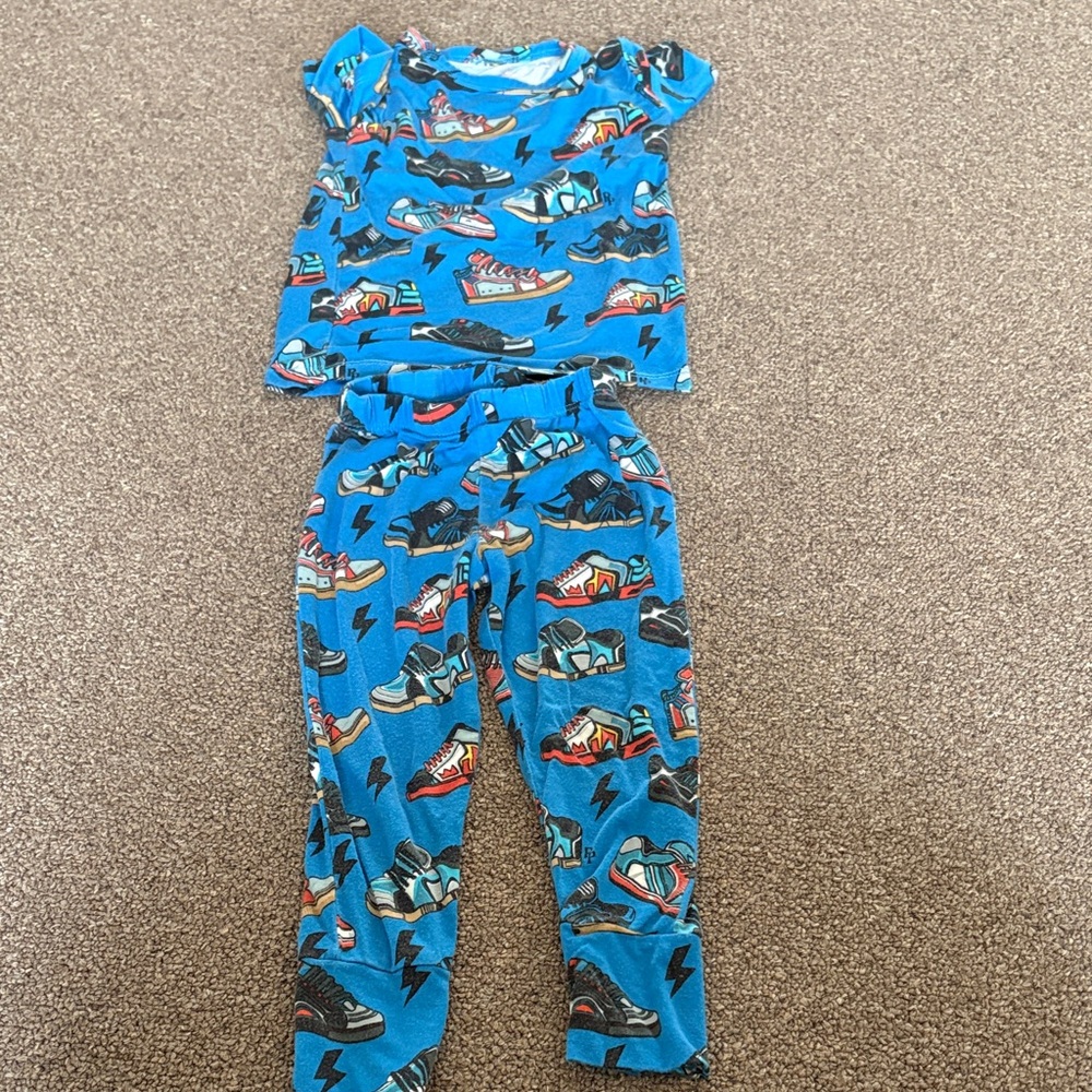 Posh peanut sneaker lightening bolt set 18-24 months